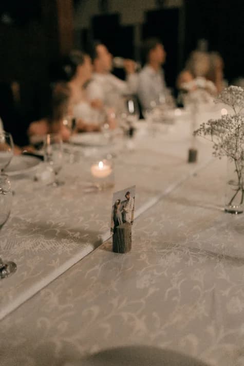 A table card standing on a reception table